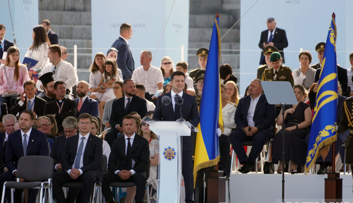 "Ми - незалежні, але все залежить від нас": повний текст виступу Зеленського до Дня Незалежності
