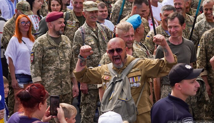 На Марші захисників в Києві прозвучала знаменита кричалка про Путіна: відео