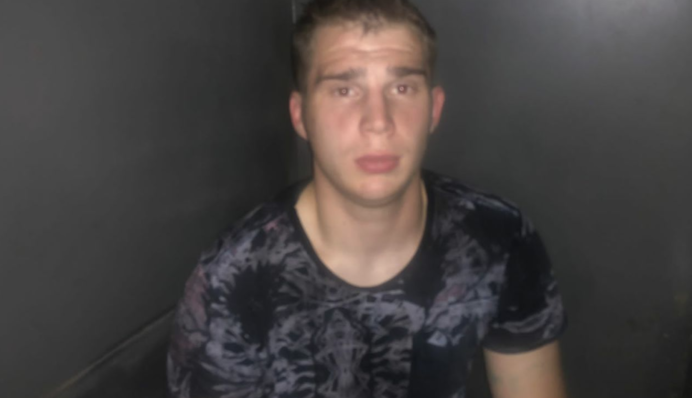 Рос без мамы и был аполитичным: что известно о напавшем на Порошенко