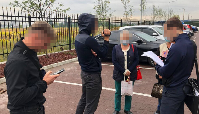 У Києві викрали шахрая і вимагали 10 тисяч доларів: підозрюють перевертнів в погонах