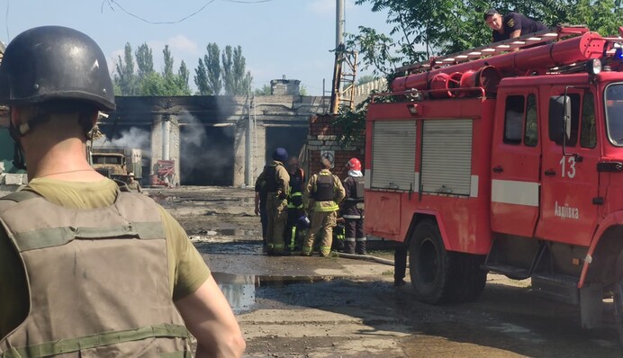 Обстріли в Авдіївці: поранений військовий, обмежено рух поїздів, фото і відео