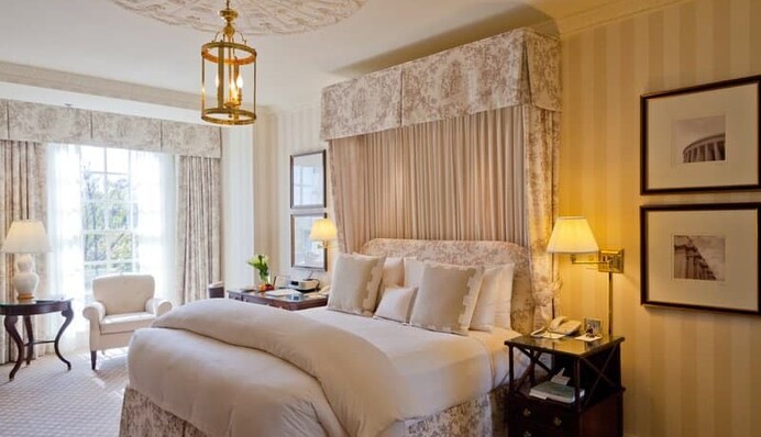 Зеленский в Вашингтоне остановился в пятизвездочном отеле: как выглядит президентский люкс, фото