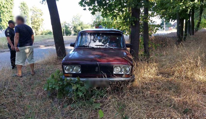 Під Харковом автомобіль влетів у натовп - постраждали діти: фото
