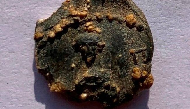 У старовинному українському замку знайшли 900-річні печатки великого князя Київського: фото