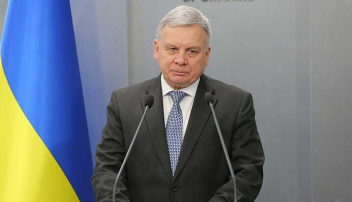 Підвішений стан: чому міністр оборони стоїть першим у списку на виліт з Кабміну