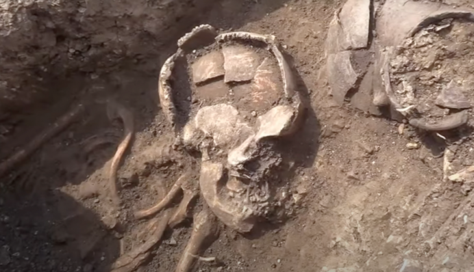 У Румунії знайшли незвичайне поховання людей з урнами на головах: фото