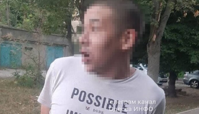 Взяли с поличным: в Одессе горе-вор обчистил квартиру и уснул в ней