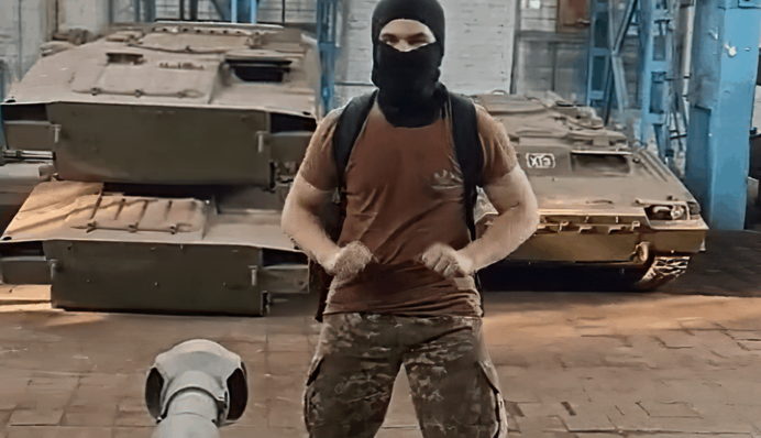 У Харкові тіктокери влаштували танці на САУ на військовому заводі: відео