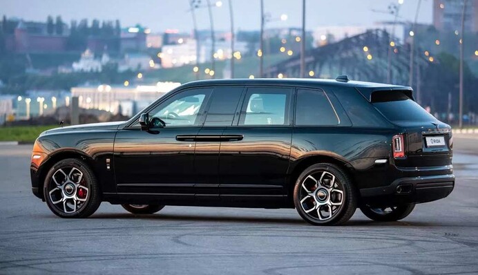 Россияне любят подлиннее: из Rolls-Royce сделали необычный лимузин и показали фото