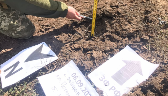 Бойовики скинули на житловий район в Донецькій області дві саморобні міни: фото