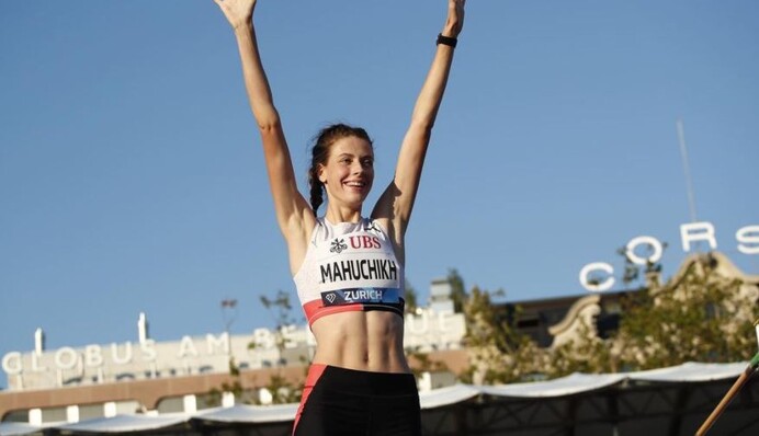 Чемпіонка в танцях на граблях: Магучіх знову сфотографувалася з росіянкою