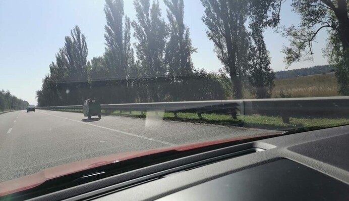 На трасі в Києві помітили кумедний 