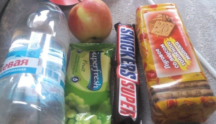 Печенька та снікерс: чим ще жителів Донбасу заманюють на вибори в РФ, фото