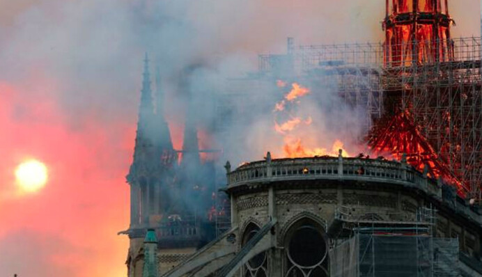 В Нотр-Даме объявили о начале реставрации после страшного пожара
