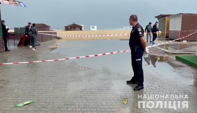 На популярному українському курорті сталася смертельна стрілянина в барі: фото