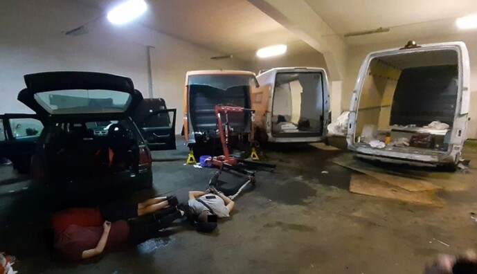 Торговали похищенными авто: в Польше задержали группу 