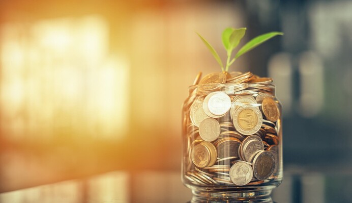 Українці масово забирають гроші з банків: у НБУ озвучили значні цифри