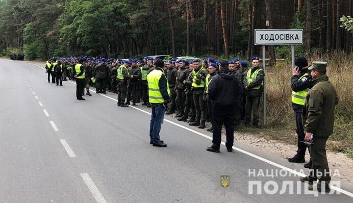 ​Ищут спасатели, ищет полиция: как идет поиск улик в деле о покушении на Шефира, фото
