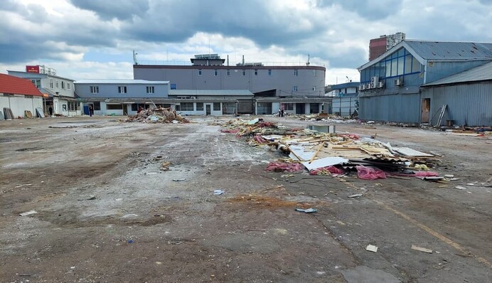 У Києві знесли найбільший будівельний ринок: опубліковано фото і відео