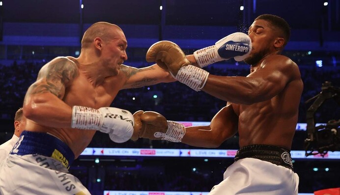 Как Усик избил Джошуа на глазах десятков тысяч англичан: видео обзор боя