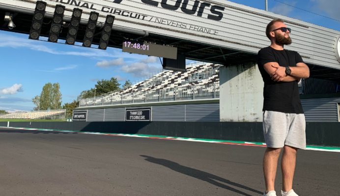 З віртуальних гонок в справжній болід: історія чемпіона України по сім-рейсингу