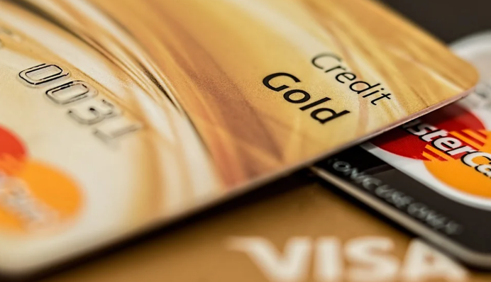 Що робити, якщо шахраї зняли гроші з вашої картки: українцям дали поради