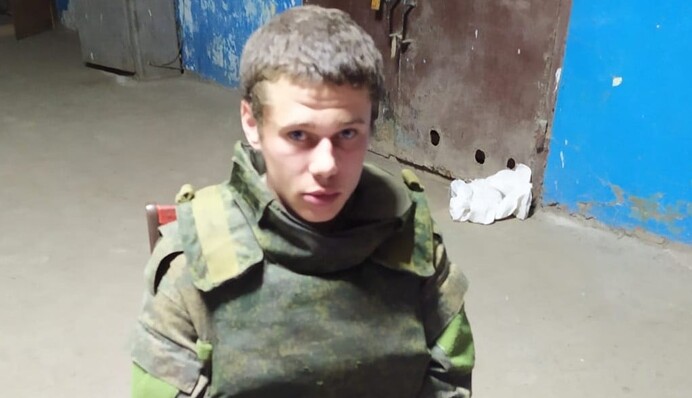 Не выдержал издевательств: молодой боевик сдался украинским военным
