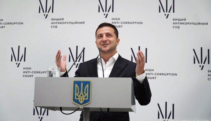 Нагорода в 100 тисяч: Зеленський анонсував нові премії для вчителів