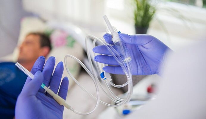 ​Медик-профессор объяснил, как отличить COVID-19 от ОРВИ или простуды