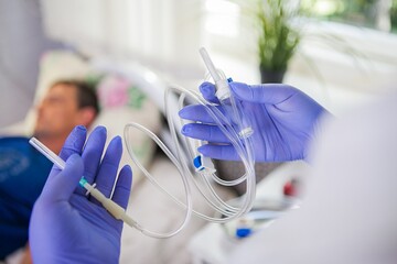 Медик-професор пояснив, як відрізнити COVID-19 від ГРВІ чи застуди