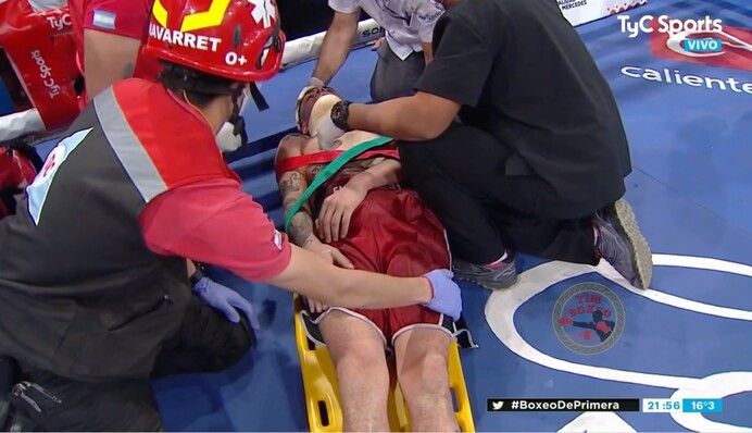 Жалюгідне копіювання Редкача: аргентинський боксер отримав удар у потилицю і почав битися в 