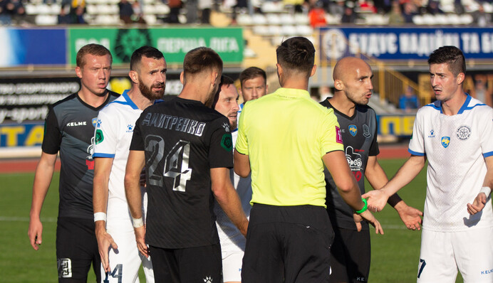 Грандіозний скандал в українському футболі: матч відомих команд завершився масовою бійкою (відео)