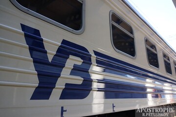 Квитки продали, а вагони не дали: 