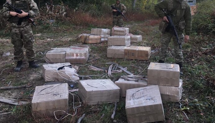 На Буковині прикордонники зі стрільбою затримали контрабандистів