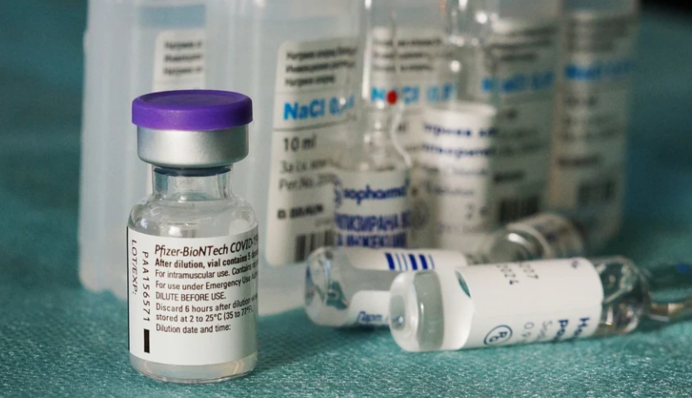 Названо наймасовішу вакцину проти COVID-19 в Україні: інфографіка