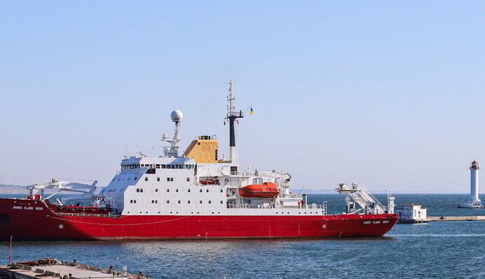 В Одесу прибув куплений у Британії криголам: фото і відео