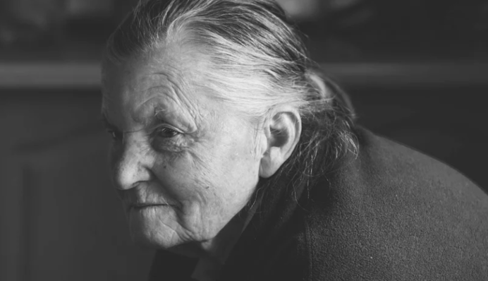 Когда, кому и на сколько повысят пенсию до конца года: инфографика