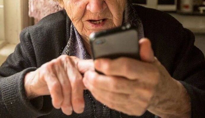 Українцям спростять отримання пенсій та допомог: що треба знати