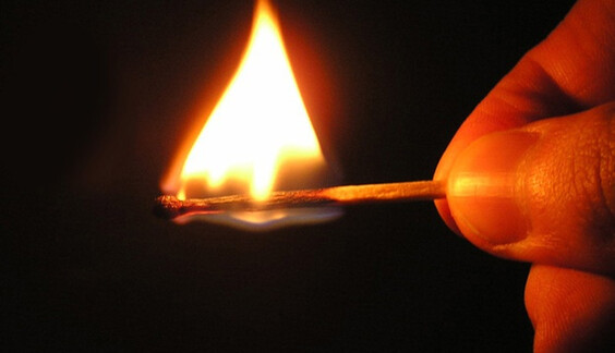 Під Херсоном школярі заради забави заживо спалили чоловіка на вулиці