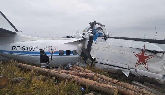 У Росії розбився літак з десятками парашутистів: фото, відео і дані про жертви