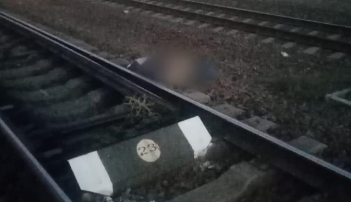 Не реагував на сигнали: під Києвом електричка збила на смерть пенсіонера