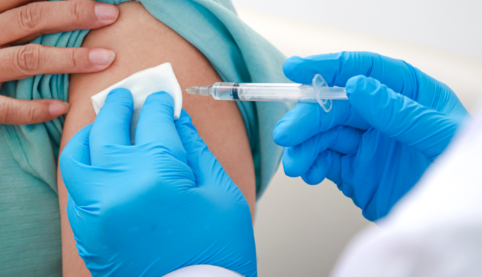 В Україні розширять список професій для обов'язкової вакцинації: хто в нього потрапить