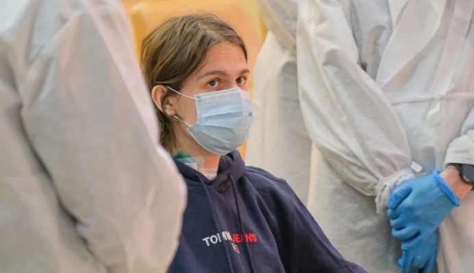 На инвалидной коляске и с конвоем: пермского стрелка арестовали прямо в больнице, видео