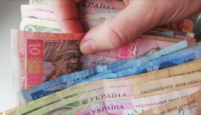 До 53 гривен в день: появилась печальная статистика заработка украинцев