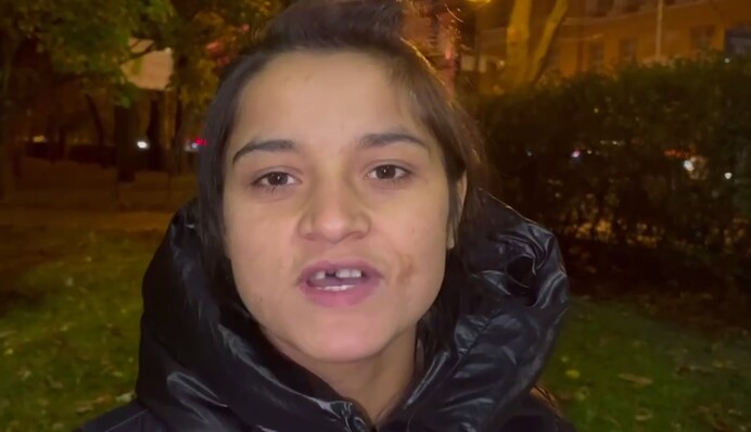 В Киеве задержали банду наглых уличных воровок и заставили признаться на камеру: видео