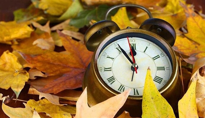 Україна переходить на зимовий час: коли потрібно перевести годинники