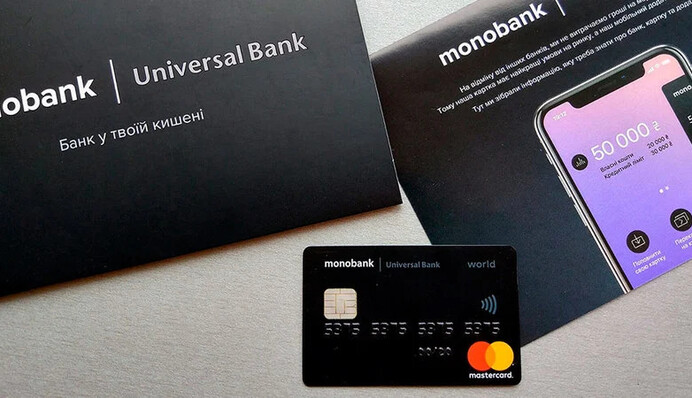 Monobank закриває картки в злотих: що буде з грошима заробітчан