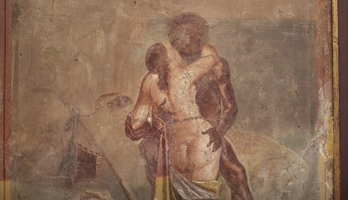 Доступ имели только избранные: в Италии открыли уникальную коллекцию эротического искусства, видео