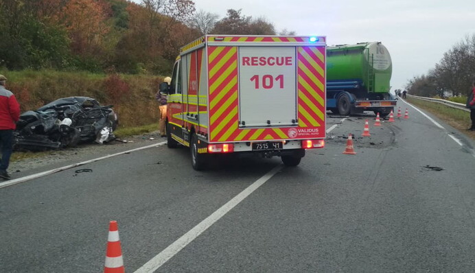 Фура смяла легковушку, как бумагу: во Львовской области произошло смертельное ДТП, фото