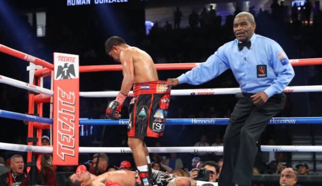 Мексиканский боксер попал в реанимацию после жесткого поражения нокаутом: видео